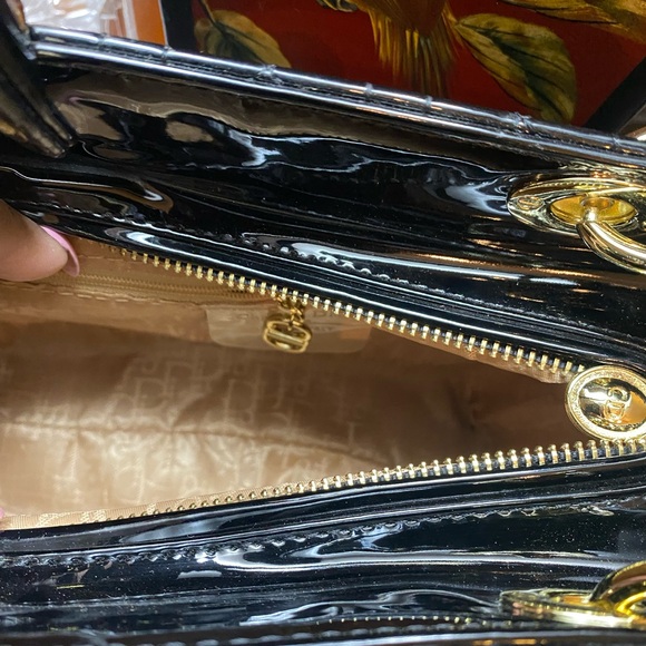 Black Patent Leather Handbag - Picture 4 of 8